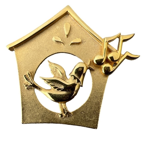 CASUAL Corner Gold Tone Song Bird Brooch Birdhouse - Picture 1 of 5